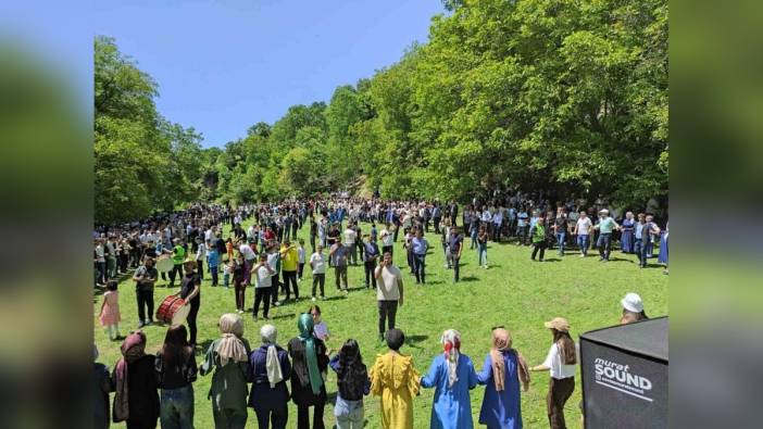 Batman'da 35 Yıl Sonra Köylerine Dönen Aileler, Kazanlarda Pişen Yemeklerle Kutlama Yaptı