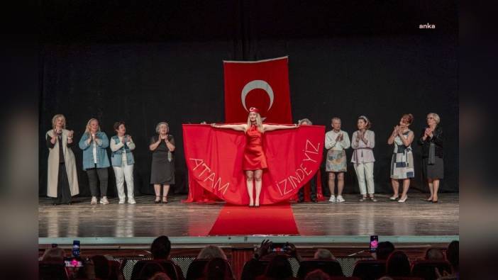 Karşıyaka Belediyesi'nden 60 Yaş Üstü Kursiyerlere Defile Şöleni