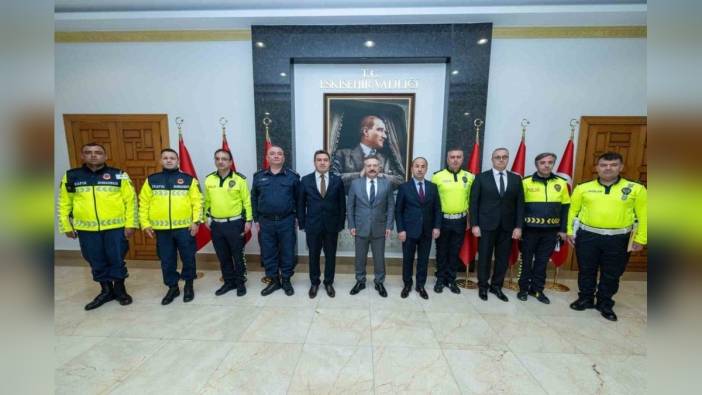 Vali Aksoy'dan Trafik Personeline Başarı Belgesi