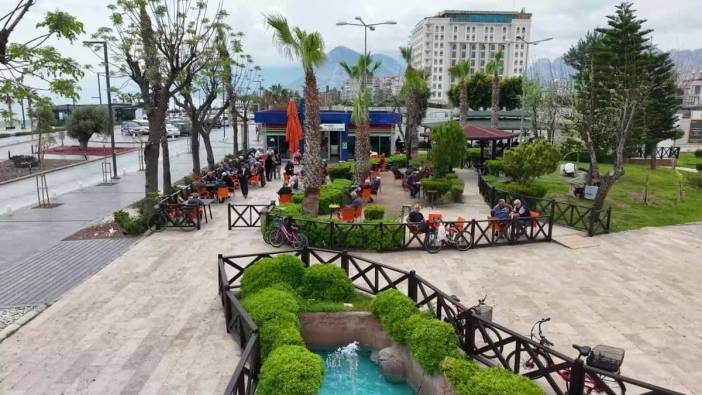 Konyaaltı Belediyesi'nden Emeklilere 'Emekli Kart' Projesi