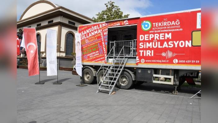 Balıkesir'de deprem simülasyon tırı Edremit'te