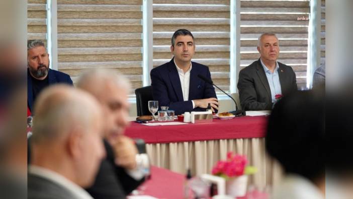 Kartal Belediyesi'nde muhtarlarla bir araya gelen Başkan Yüksel, kentsel dönüşüm ve deprem hazırlıklarını anlattı