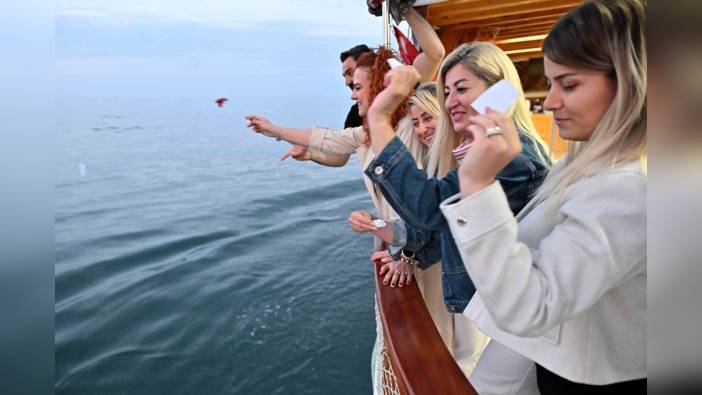 Antalya'da Hıdırellez kutlaması: Dilekler Akdeniz'e bırakıldı