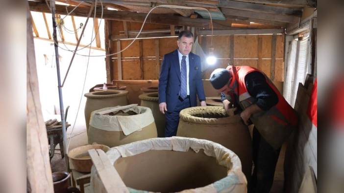Bayburt valisi, 45 yıldır tandır yapan ustayı ziyaret etti