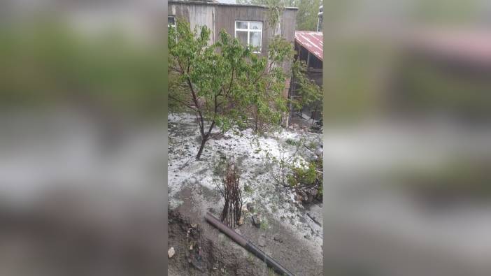 Elazığ Arıcak'ta dolu hayatı felç etti