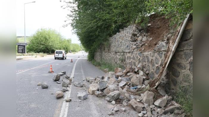 Diyarbakır'da tarihi On Gözlü Köprü yakınında istinat duvarı kısmen çöktü