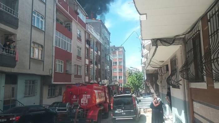 Küçükçekmece'de 5 katlı binada yangın