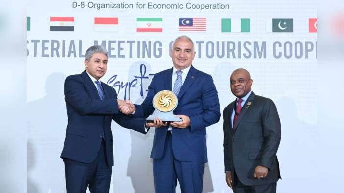 Antalya, 2025 D-8 Yılın Turizm Şehri seçildi