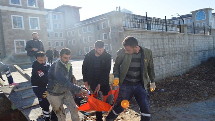 Sokak ortasında ağabeyi tarafından bıçaklandı