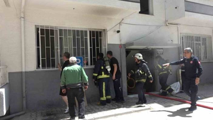 Yalova'da apartman yangını: Dumandan etkilenen ev sahibi kurtarıldı