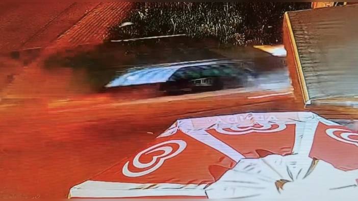 İzmit'te otomobil camiye girdi, 1 yaralı