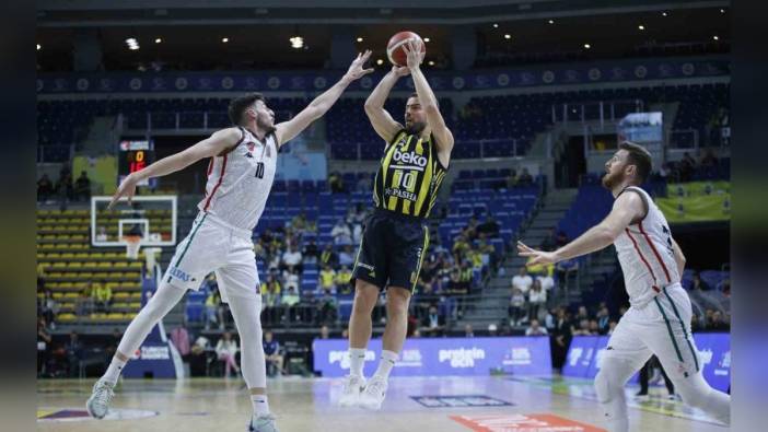 Fenerbahçe, Karşıyaka'yı 78-67 yenerek lig liderliğini garantiledi