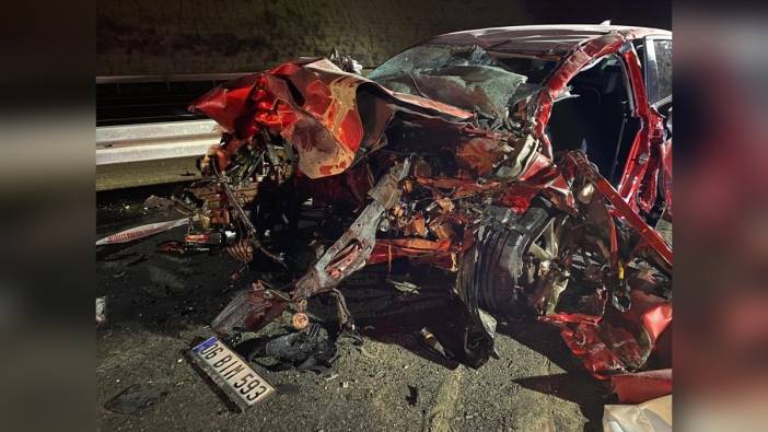 Ankara-Niğde otoyolunda kafa kafaya çarpışma: 4 ölü, 1 ağır yaralı