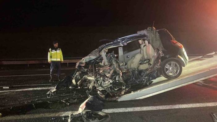 Ankara-Niğde otoyolunda kafa kafaya çarpışma: 4 ölü, 1 yaralı