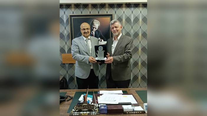 İyilik Sağlık Vakfı'ndan Mustafa Kalkan'a ödül