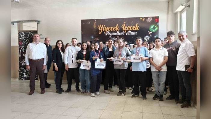 Köşk'te lise öğrencileri tatlı yarışmasında yarıştı