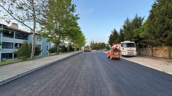 Başiskele'de 327 metre yol sıcak asfaltla kaplandı