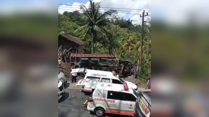 Orta Java'da kaza: 11 öğretmen hayatını kaybetti