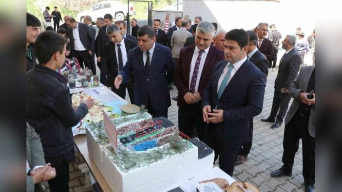 Hakkâri TOBB Hüseyin Çelik Anadolu İmam Hatip Lisesi ilk festivalini düzenledi