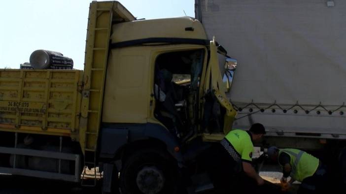 Kuzey Marmara Otoyolu'nda kaza: Kamyon şoförü ağır yaralı