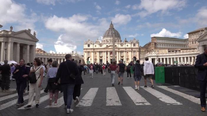 Vatikan'da papalık Konklav'ı başladı