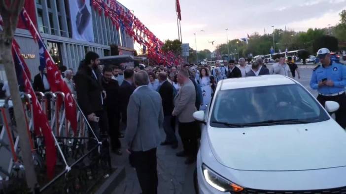 İBB CHP, Saraçhane'den Beyazıt mitingine yürüdü