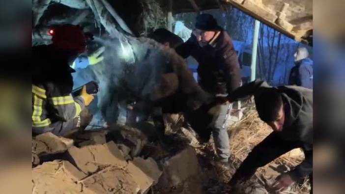 Yüksekova'da ahır çöktü: köylüler ve itfaiye ekipleri hayvanları kurtardı