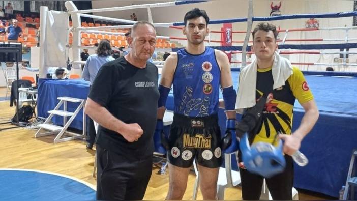 Düzce Üniversitesi öğrencisi Eyüp Atmaca, Muay Thai'de Türkiye 3.'sü oldu