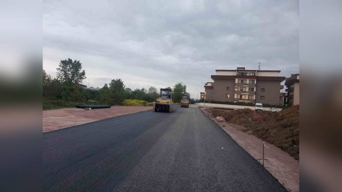 Kartepe'de Yahya Kaptan Caddesi'nde asfalt serim çalışmaları başladı