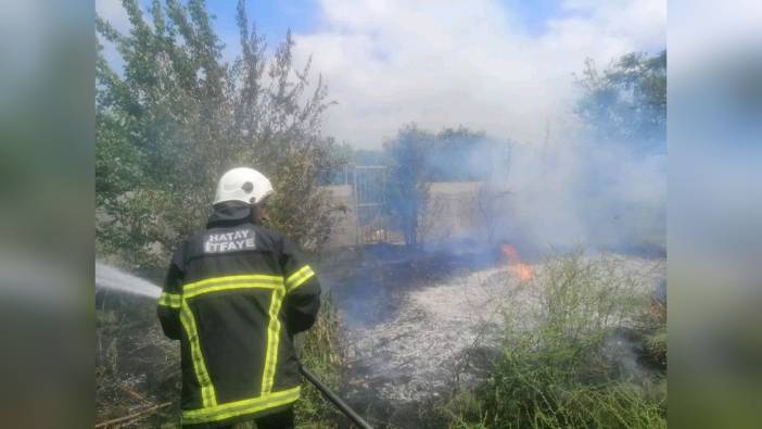 Hatay'ın Samandağ ilçesinde narenciye bahçesinde yangın