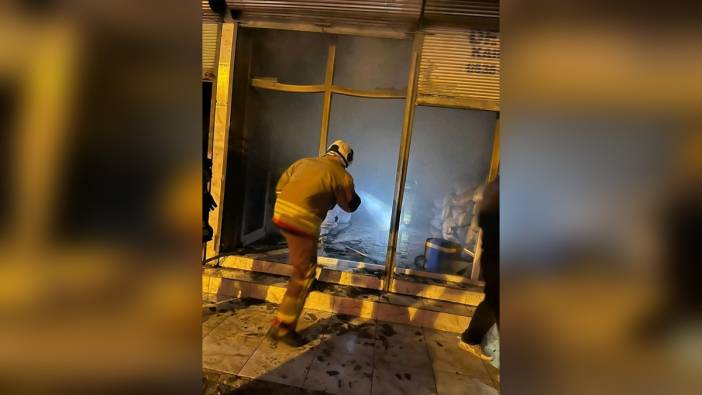 Hatay'da tekstil deposu yangını büyümeden söndürüldü