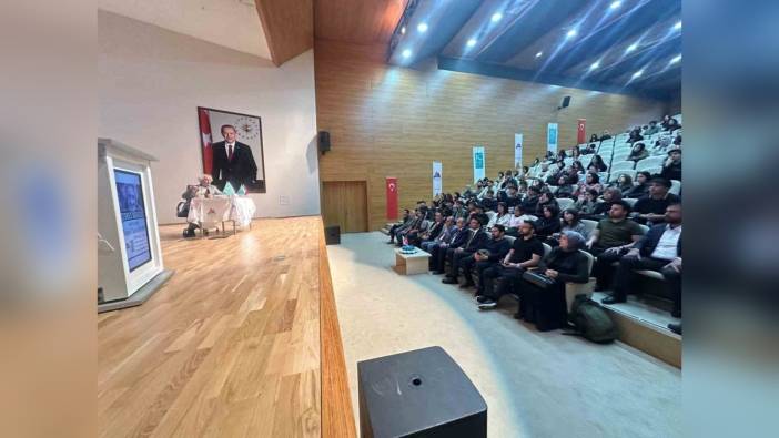 Ağrı İbrahim Çeçen Üniversitesi'nde fotoğraf sanatı konuşuldu