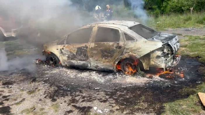 Büyükçekmece'de park halindeki otomobilde yangın çıktı