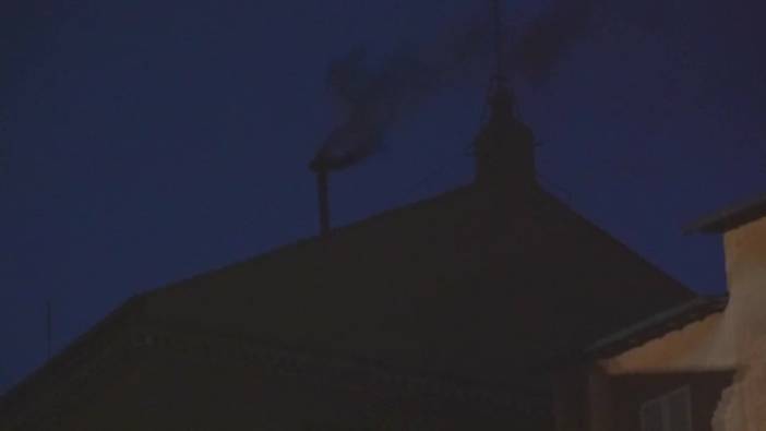 Vatikan'da yeni Papa bekleyişi sürüyor