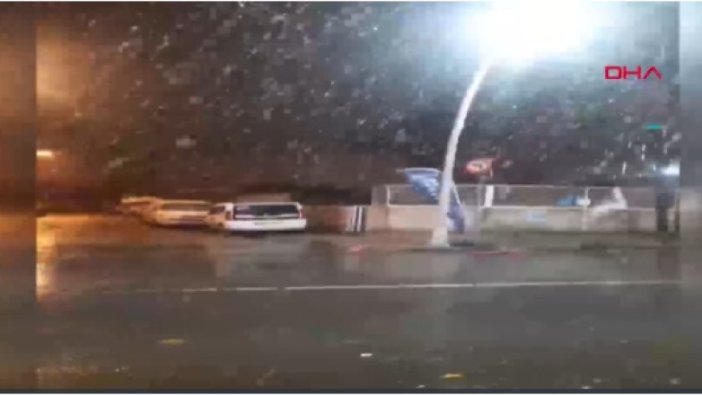 Sultangazi'de lapa lapa kar