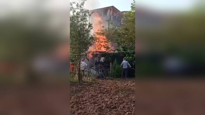 Kartepe'de odunlukta yangın: Alevler binalara sıçramadan söndürüldü