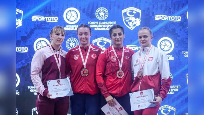 Edirneli Eylem Engin, Uluslararası Zafer Turnuvası'nda çifte altın madalya kazandı