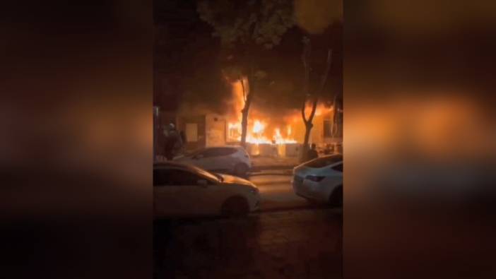 Küçükçekmece'de ikinci el beyaz eşya deposunda yangın: Bina sakinleri panikle kaçtı