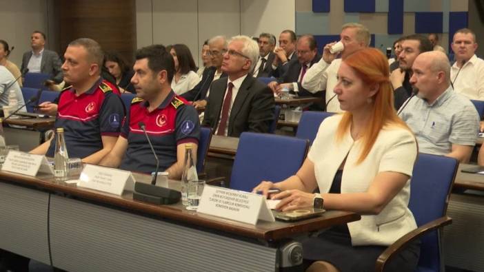 İzmir'de Turizm İşletmeleri İçin Afet Güvenliği Toplantısı Düzenlendi