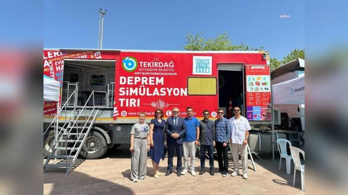 Bandırma Belediye Başkanı Mirza, Deprem Simülasyon TIR'ını ziyaret etti