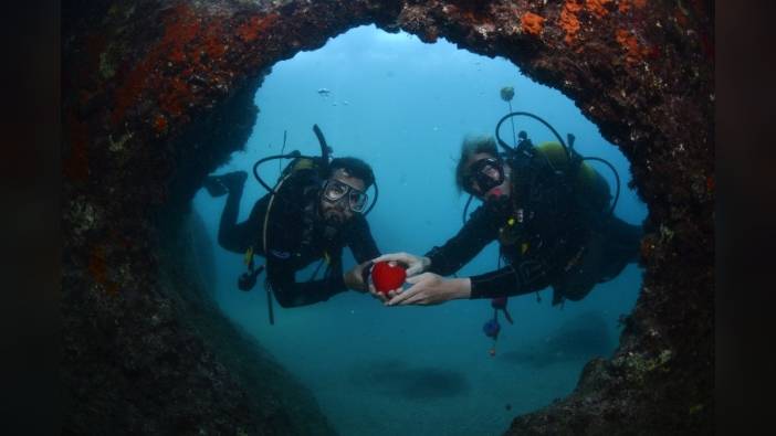 Kemer'de 'Sevgi Koyu'nda dalış etkinliği: Kalp şeklinde hediyeler