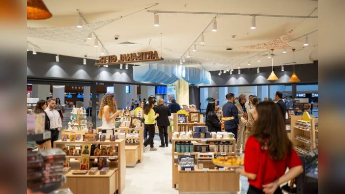 Relay, Antalya Havalimanı'nda Yolcularla Buluştu