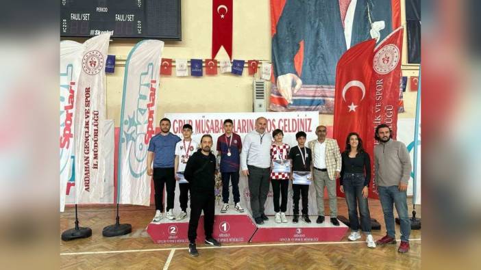 İspir Ziya Paşa Ortaokulu, Bilek Güreşi Şampiyonasında Başarılı