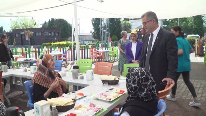 Osmangazi Belediyesi'nden Alzheimer hastaları için Anneler Günü kahvaltısı