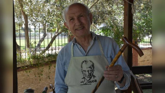 İzmirli Öğretmen Erdoğdu Özcan: Baston Yapımına 37 Yılını Verdi