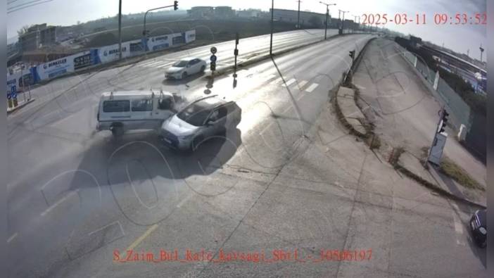 Sakarya'da trafik kazaları KGYS kameralarına yansıdı