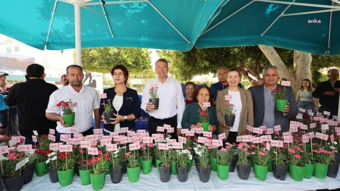 Silifke Belediyesi'nden Anneler Günü'nde Anneler İçin Çiçek Hediyesi