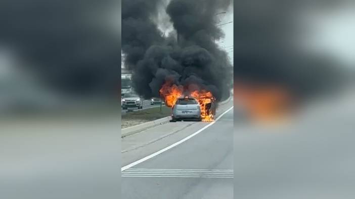 Bursa'da seyir halindeki otomobil alev aldı