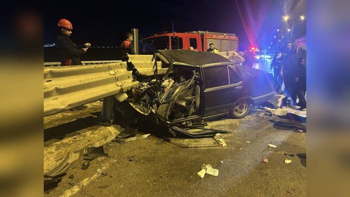 Sivas'ta trafik kazası: Bariyerlere saplanan otomobilin sürücüsü yaralı