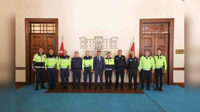 Vali Aygöl: Trafik ekiplerinin özverili çalışmaları takdir ediliyor